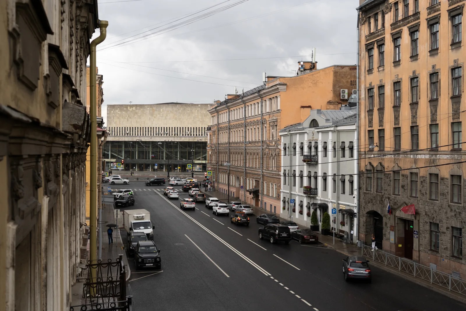 Улица Жуковского в Санкт-Петербурге, широкий вид в сторону Московского вокзала